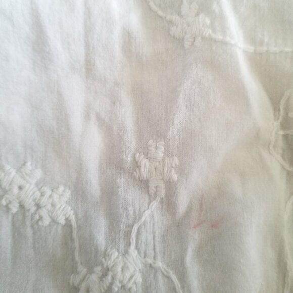 White Floral Embroidered Top - Picture 10 of 11